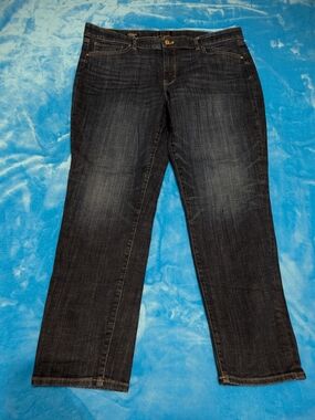 Mid-Rise Jeans - Sleek & Timeless 🤍🖤